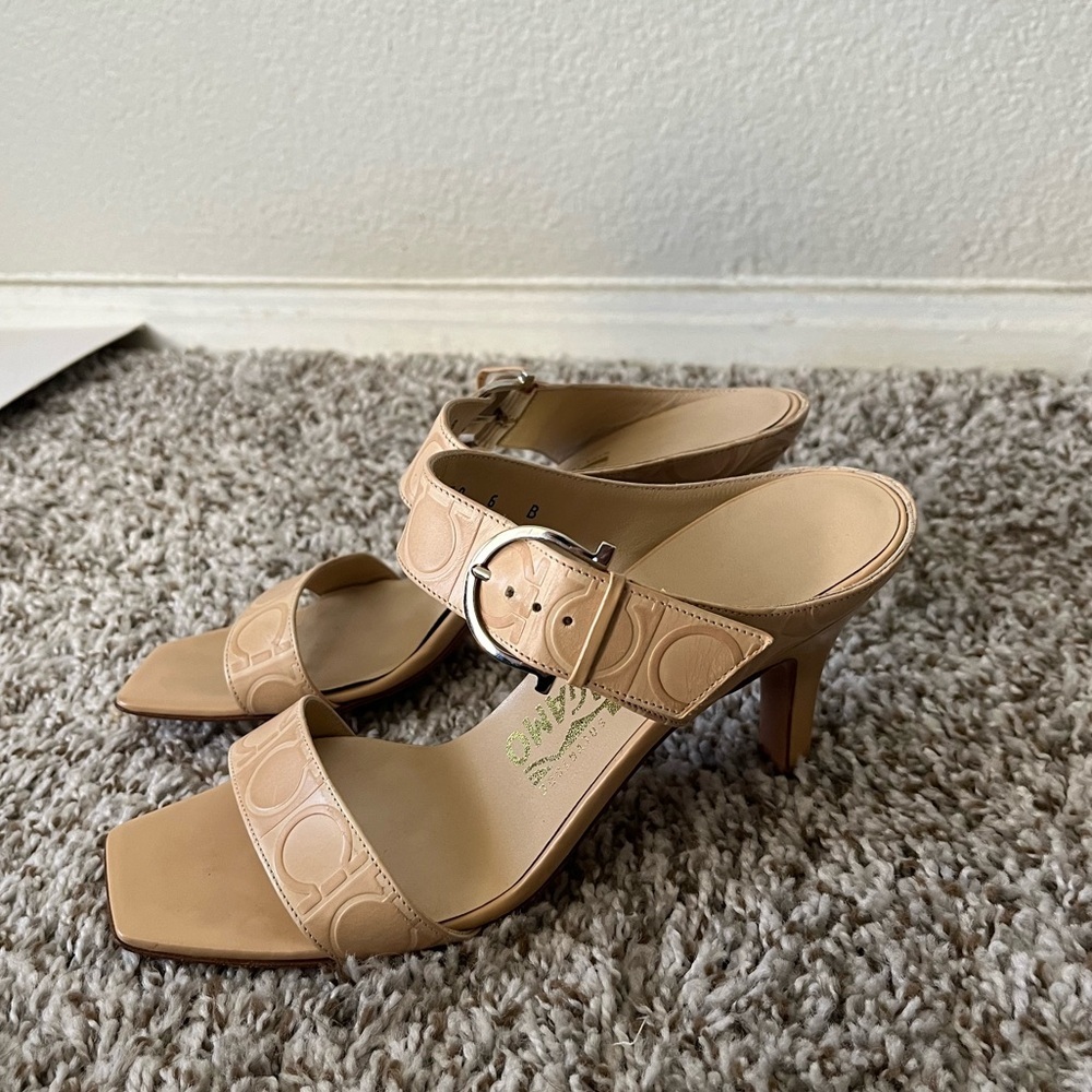 Vintage Salvatore Ferragamo Nude Open Square Toe Nude Buckle Heels Womens Size 6